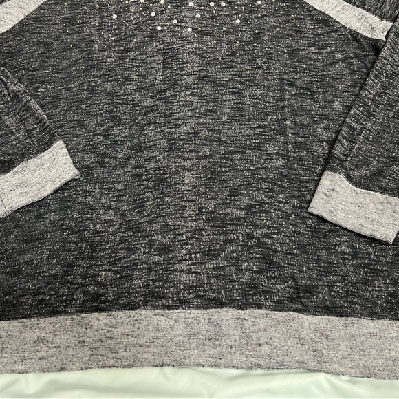 Maurices Charcoal & Light Gray Shirt - Size 1 - Picture 5 of 6